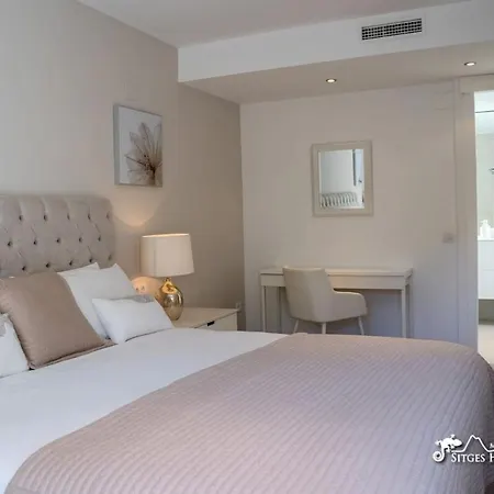 Valentino Modern With Heated Pool *