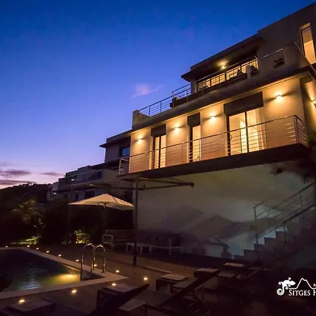 Valentino Modern With Heated Pool Villa *