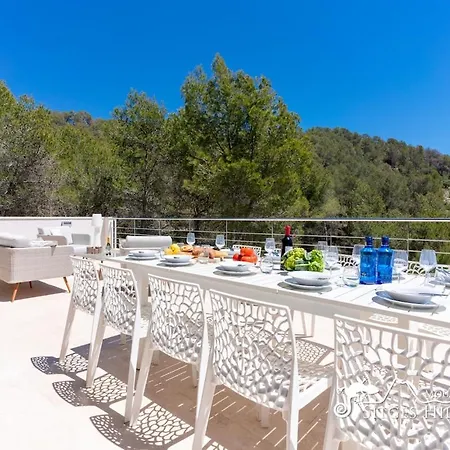 Valentino Modern With Heated Pool Villa *